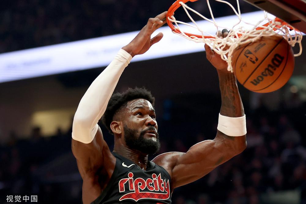 了鲜明对比 了鲜明对比